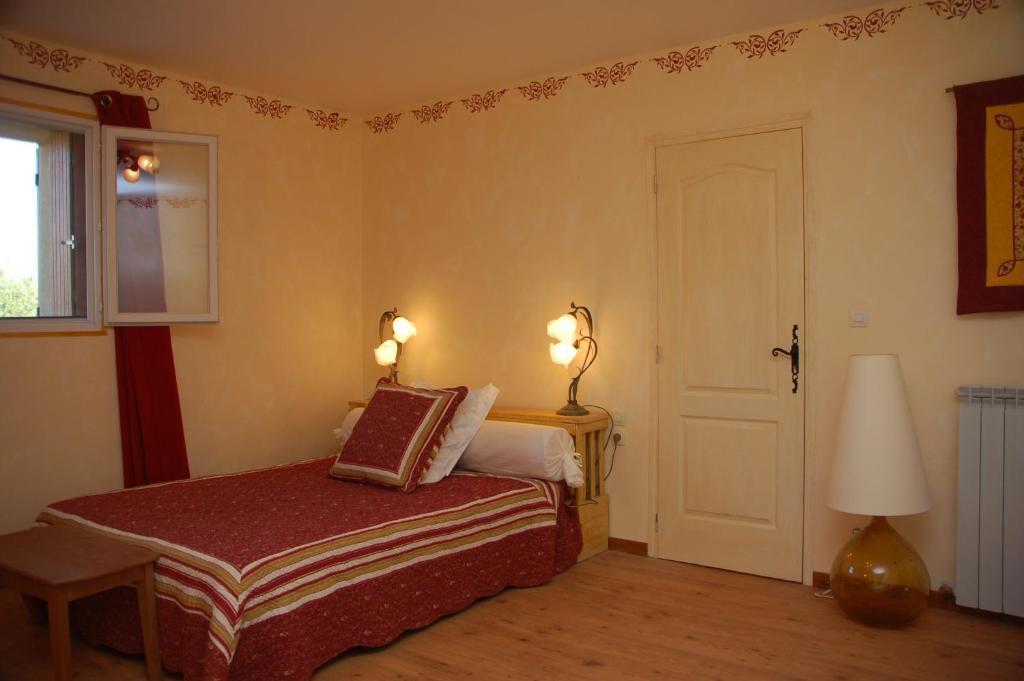 Mas De La Sauline Bed and Breakfast La Roque-d'Antheron Kamer foto