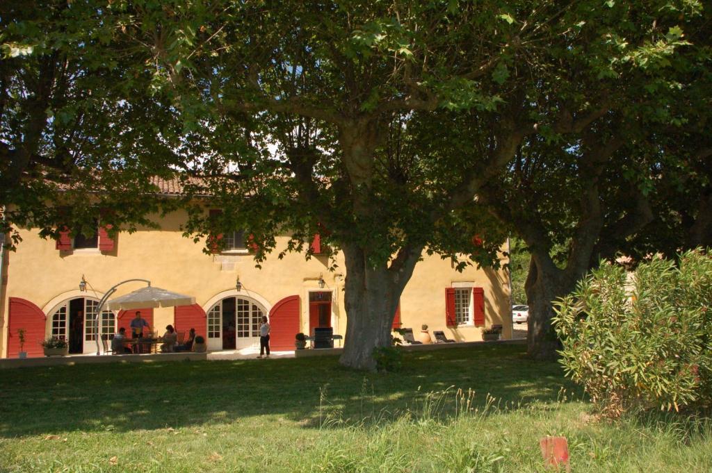 Mas De La Sauline Bed and Breakfast La Roque-d'Antheron Buitenkant foto